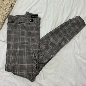 ZARA Plaid Pants with Zipper & Button. Gray Fitted Pant